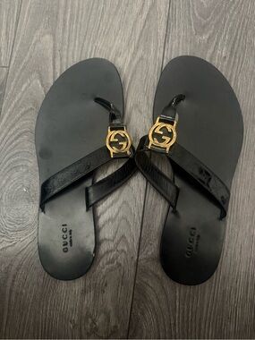 Gucci Black Leather Thong Sandals with Gold Double G Hardware